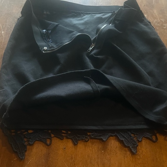 NWT American Eagle Women’s Pencil Skirt / Size 2/ Black Floral Crochet - Picture 3 of 16